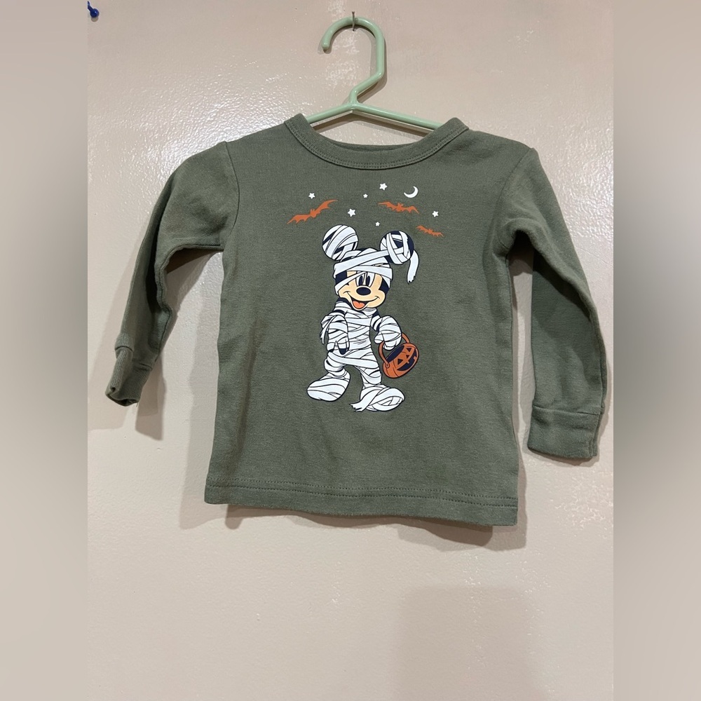 GAP Green Long Sleeve Tees Cartoon Graphic